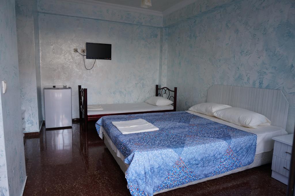 Samni Hotel Ureki Bilik gambar